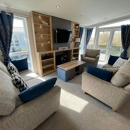 Indulgence Lakeside Lodge I3 With Hot Tub, Private Fishing Peg Situated At Tattershall Lakes Country Park Buitenkant foto