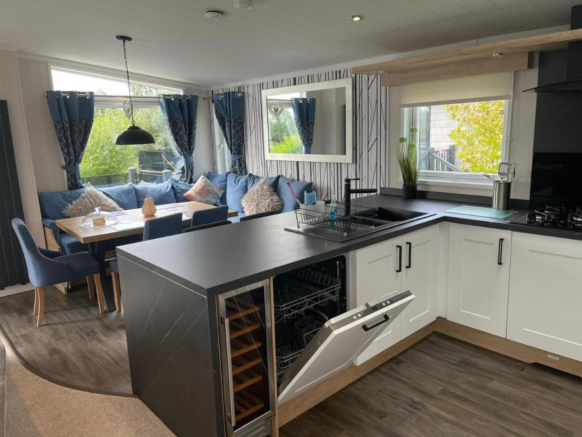 Indulgence Lakeside Lodge I3 With Hot Tub, Private Fishing Peg Situated At Tattershall Lakes Country Park Buitenkant foto
