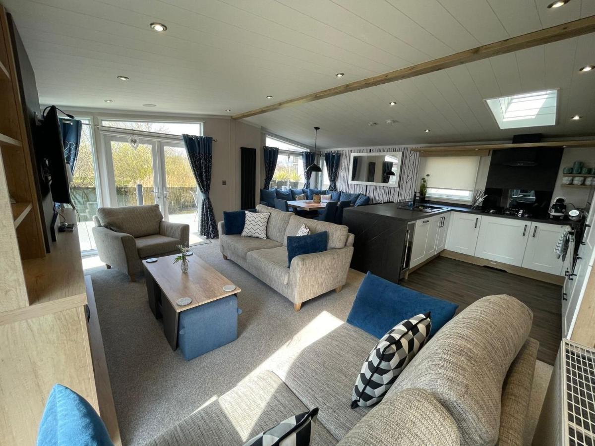 Indulgence Lakeside Lodge I3 With Hot Tub, Private Fishing Peg Situated At Tattershall Lakes Country Park Buitenkant foto