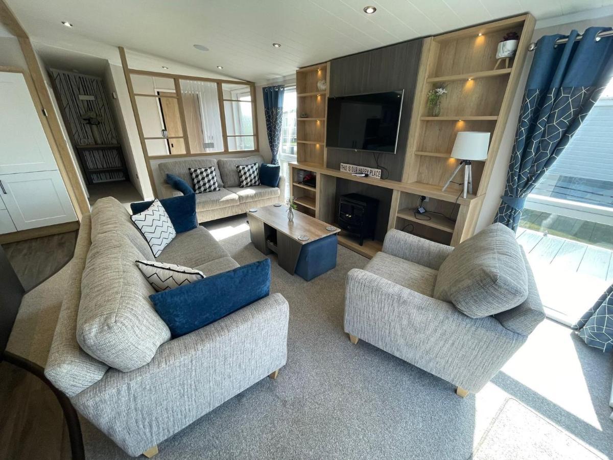 Indulgence Lakeside Lodge I3 With Hot Tub, Private Fishing Peg Situated At Tattershall Lakes Country Park Buitenkant foto