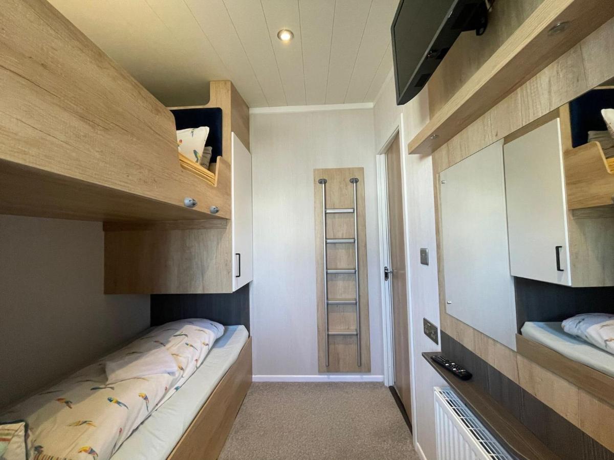 Indulgence Lakeside Lodge I3 With Hot Tub, Private Fishing Peg Situated At Tattershall Lakes Country Park Buitenkant foto