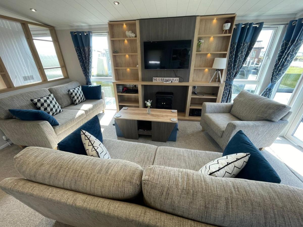 Indulgence Lakeside Lodge I3 With Hot Tub, Private Fishing Peg Situated At Tattershall Lakes Country Park Buitenkant foto
