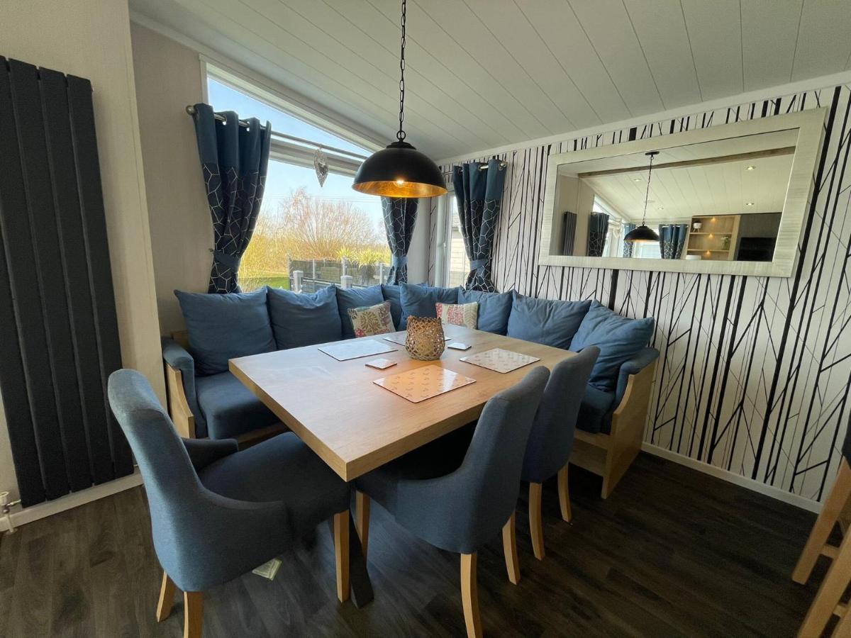 Indulgence Lakeside Lodge I3 With Hot Tub, Private Fishing Peg Situated At Tattershall Lakes Country Park Buitenkant foto