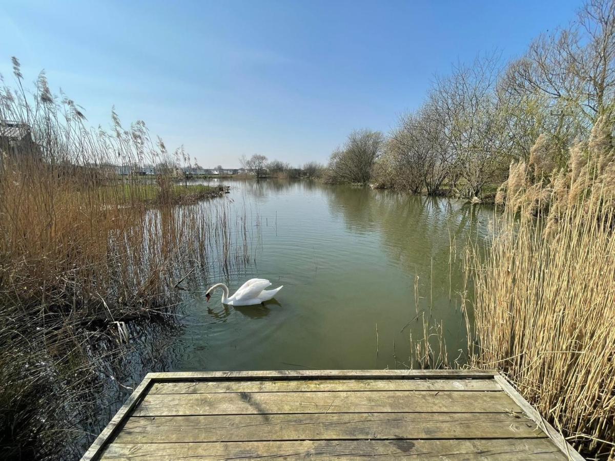 Indulgence Lakeside Lodge I3 With Hot Tub, Private Fishing Peg Situated At Tattershall Lakes Country Park Buitenkant foto