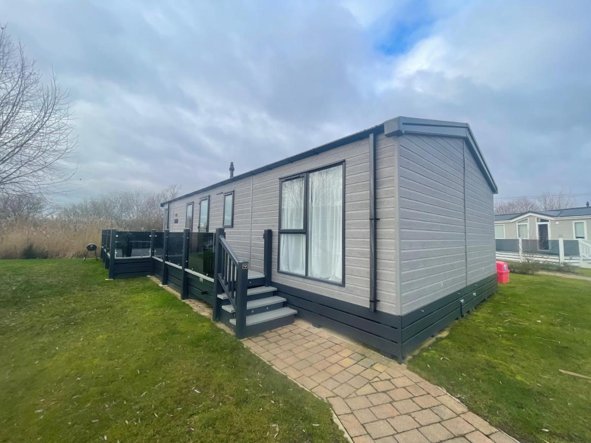 Indulgence Lakeside Lodge I3 With Hot Tub, Private Fishing Peg Situated At Tattershall Lakes Country Park Buitenkant foto